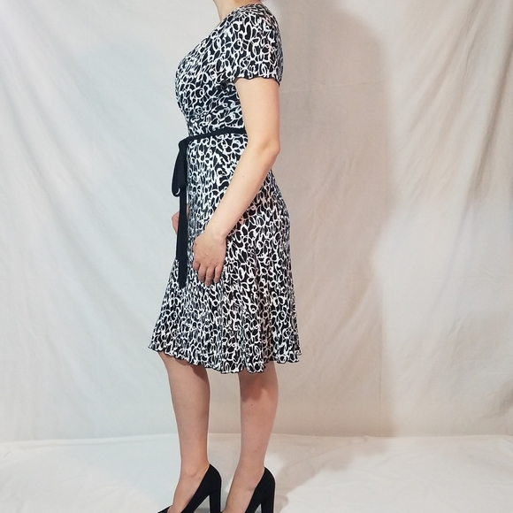 Beautiful woman's stretchy dress - Picture 8 of 9